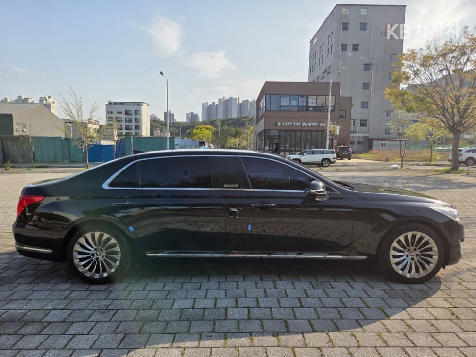 Genesis EQ9005.0 GDI AWD Prestige Limousine - 4
