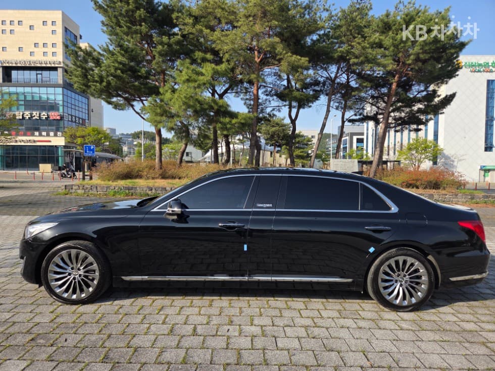 Genesis EQ9005.0 GDI AWD Prestige Limousine - 8