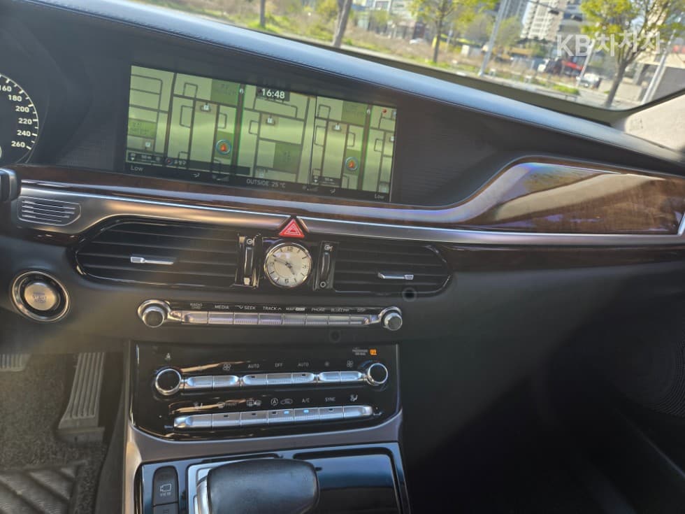 Genesis EQ9005.0 GDI AWD Prestige Limousine - 20