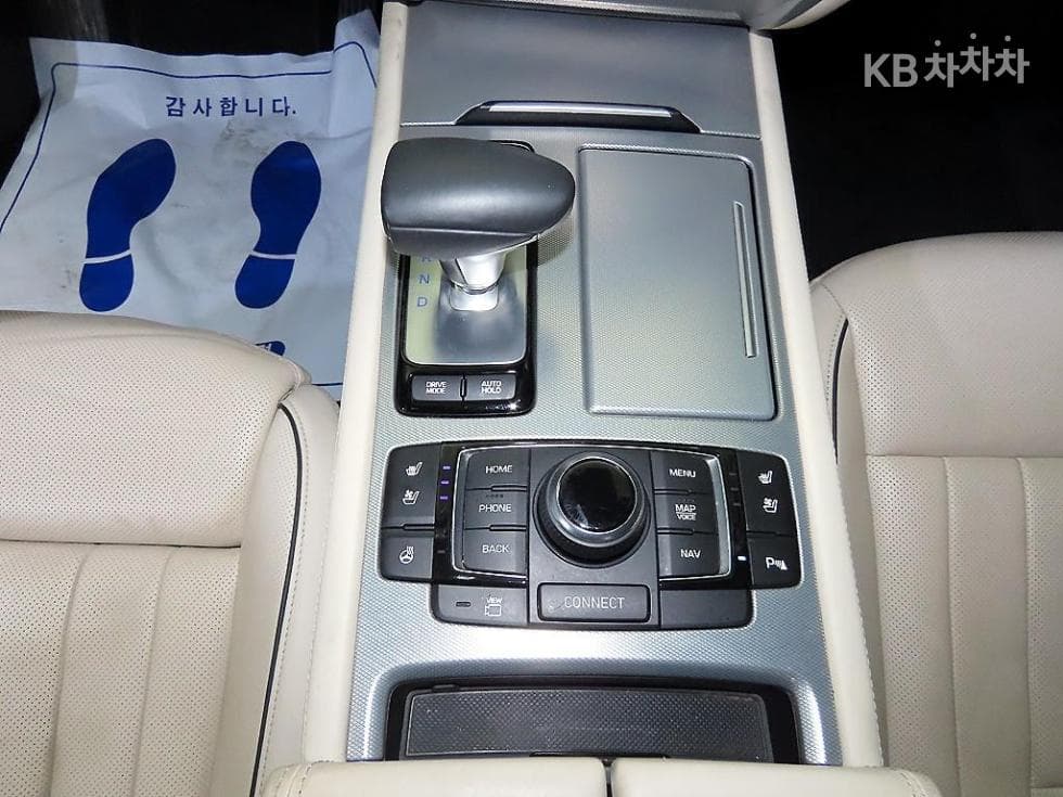 Genesis G803.3 GDI AWD Prestige - 12