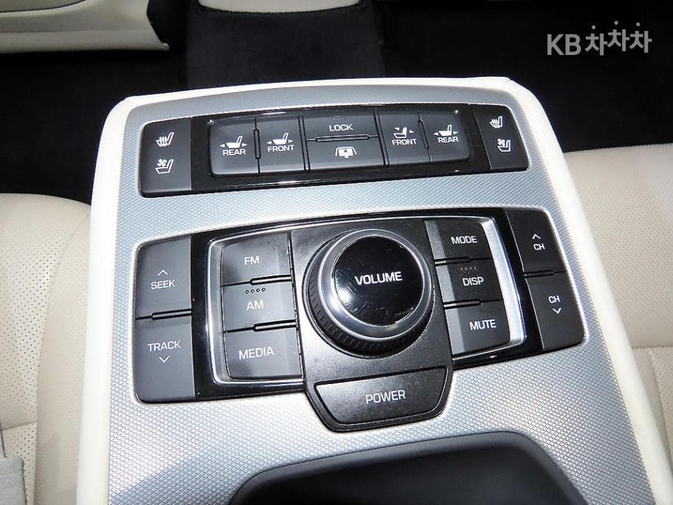 Genesis G803.3 GDI AWD Prestige - 14