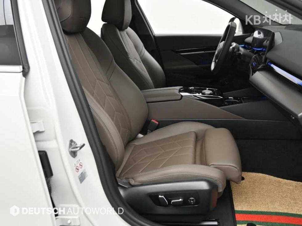 BMW New5 Series(G60)520i Standard - 10