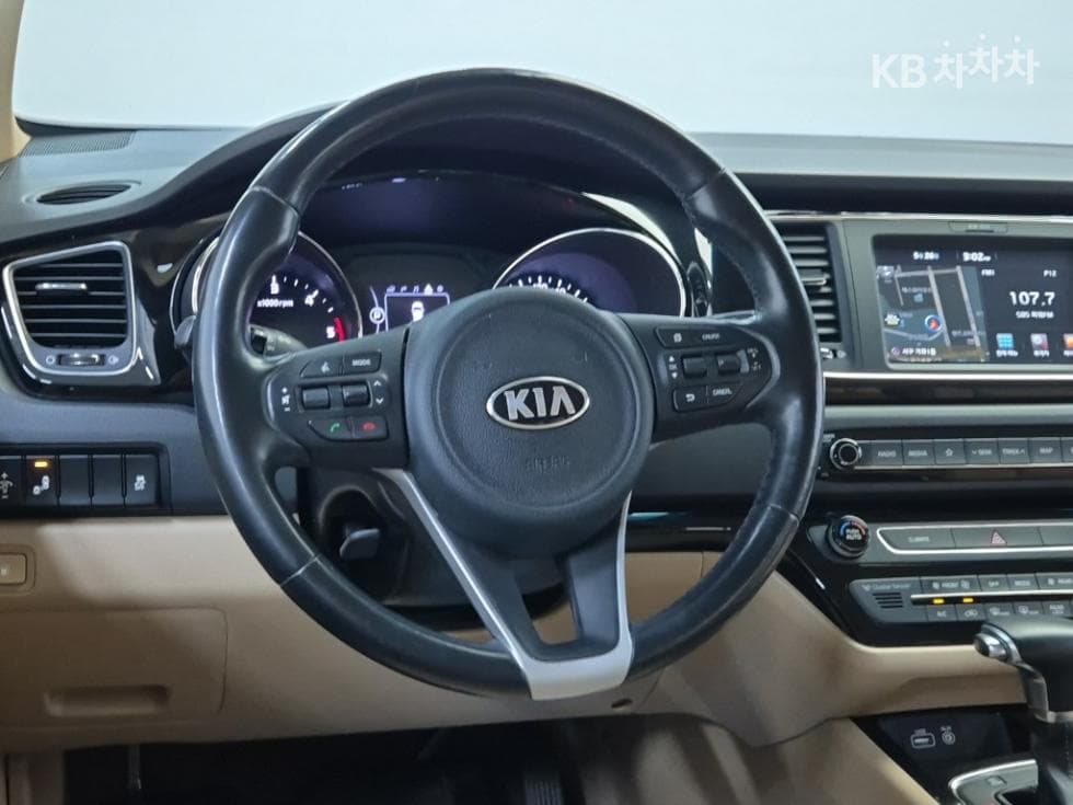 Kia All New Carnival9-seater 2.2 Diesel Prestige - 9