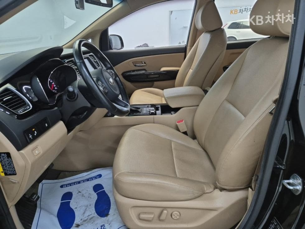 Kia All New Carnival9-seater 2.2 Diesel Prestige - 11