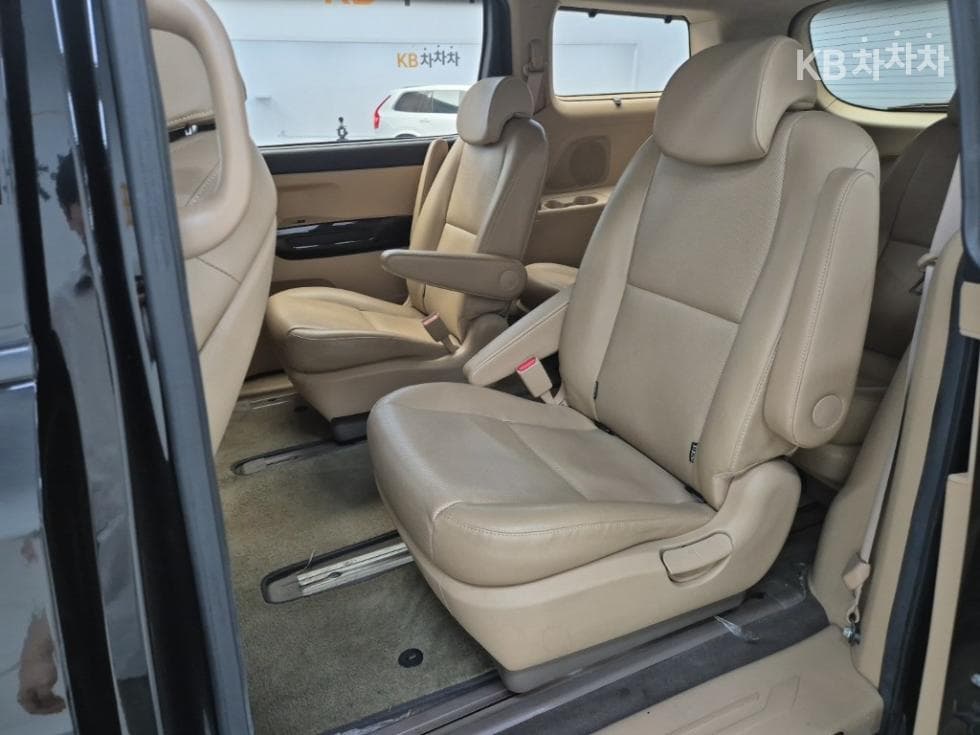 Kia All New Carnival9-seater 2.2 Diesel Prestige - 12