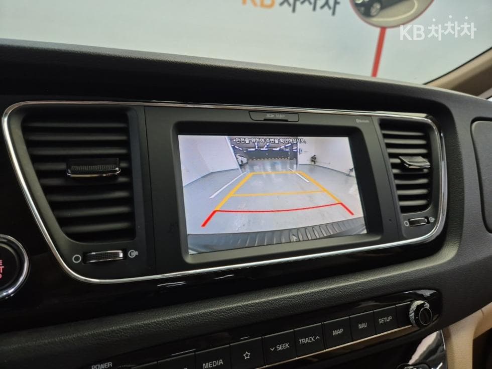 Kia All New Carnival9-seater 2.2 Diesel Prestige - 14