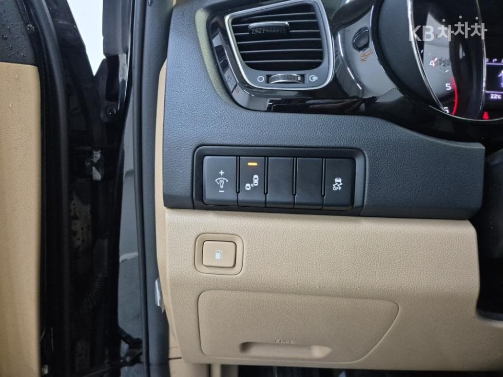 Kia All New Carnival9-seater 2.2 Diesel Prestige - 17