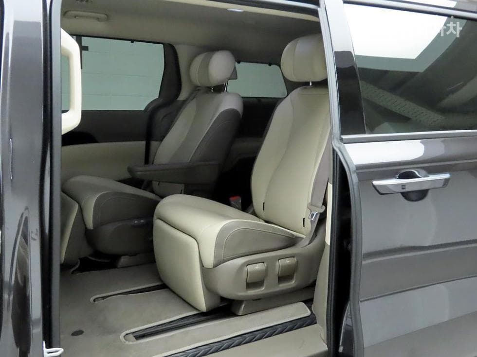 Kia The New (facelift) Carnival 4th generationD2.2 7-seater (Limousine) Signature - 12