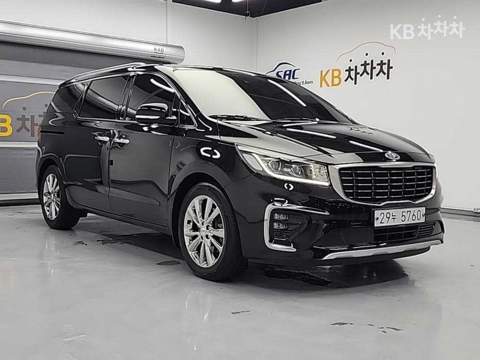 Kia The New (facelift) Carnival7-seater (Limousine) 2.2 Diesel Limousine VIP - 4