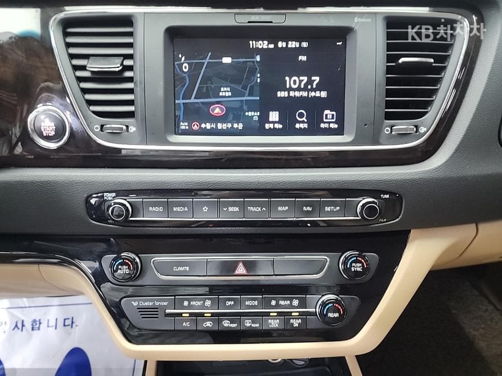 Kia The New (facelift) Carnival7-seater (Limousine) 2.2 Diesel Limousine VIP - 10