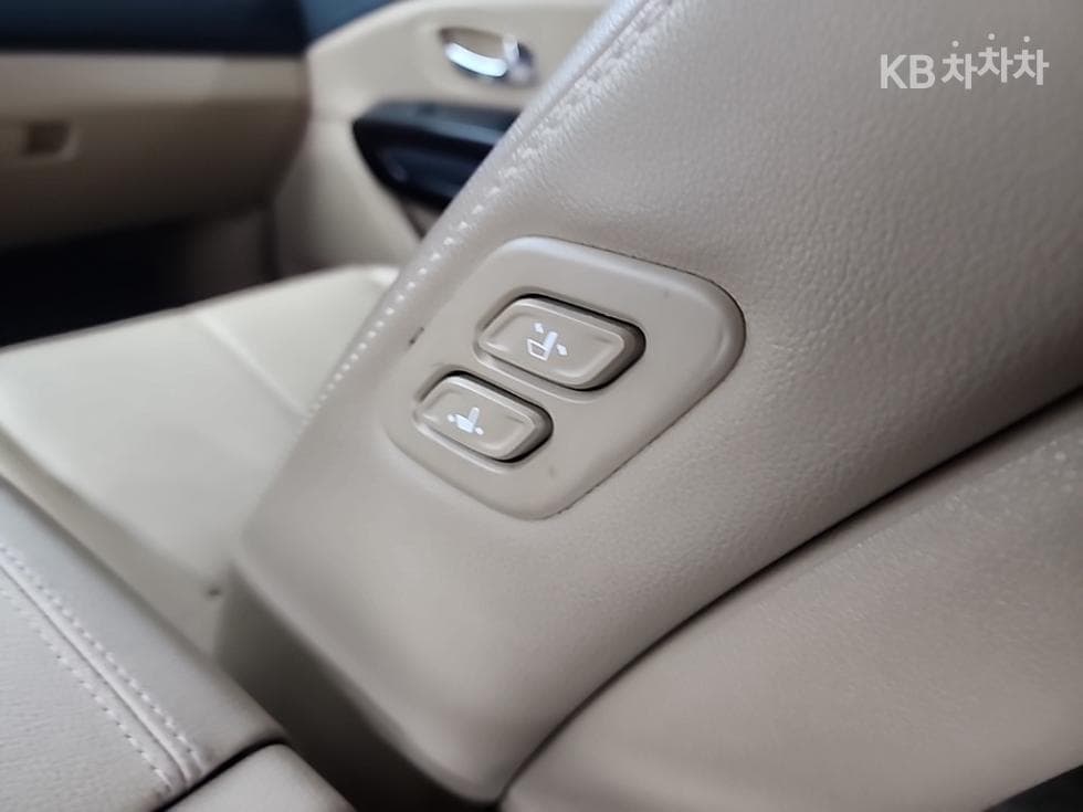 Kia The New (facelift) Carnival7-seater (Limousine) 2.2 Diesel Limousine VIP - 14