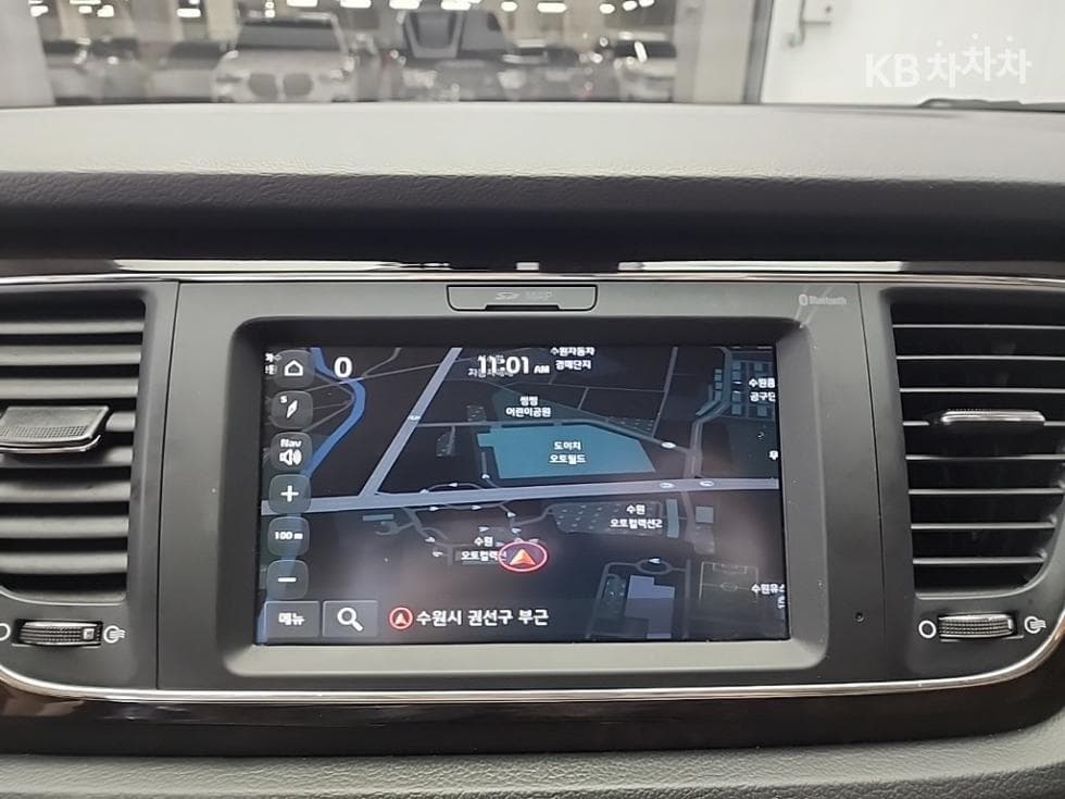 Kia The New (facelift) Carnival7-seater (Limousine) 2.2 Diesel Limousine VIP - 16