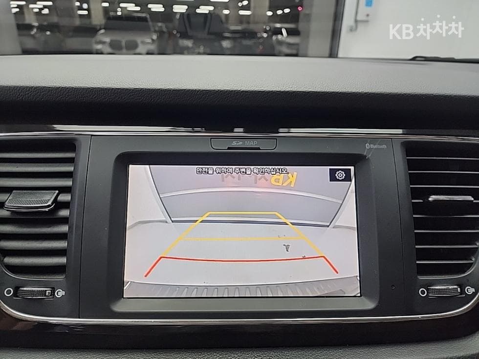 Kia The New (facelift) Carnival7-seater (Limousine) 2.2 Diesel Limousine VIP - 17
