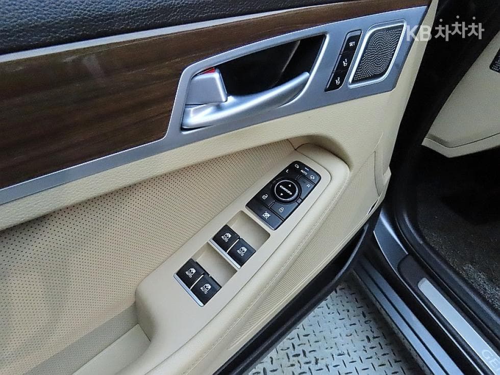 Genesis G803.8 GDI AWD Premium Luxury - 13