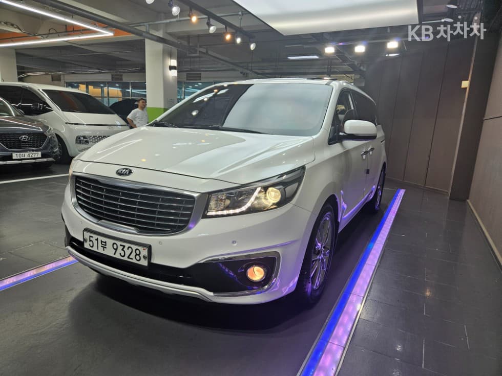Kia All New Carnival9-seater 2.2 Diesel Prestige - 2
