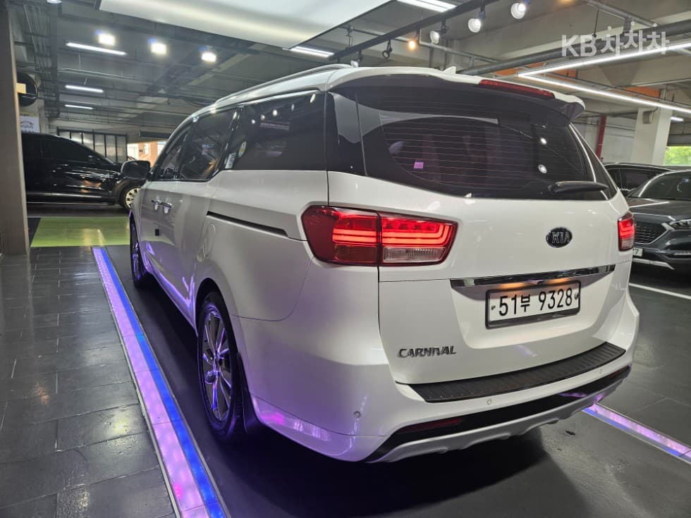 Kia All New Carnival9-seater 2.2 Diesel Prestige - 3