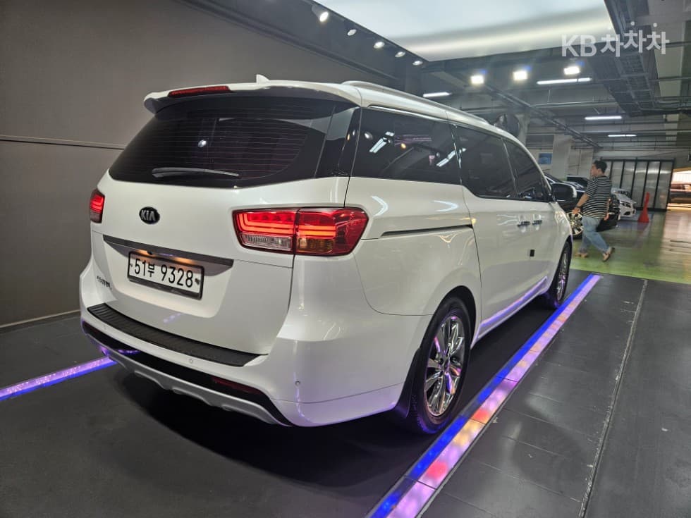 Kia All New Carnival9-seater 2.2 Diesel Prestige - 4