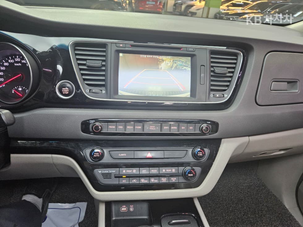 Kia All New Carnival9-seater 2.2 Diesel Prestige - 9