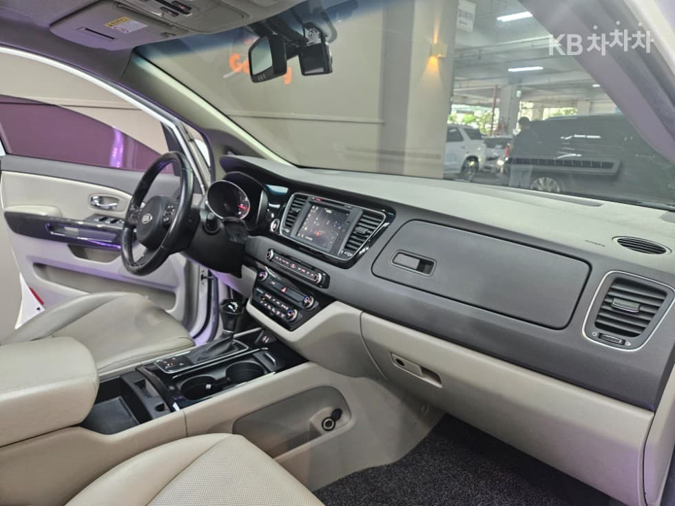 Kia All New Carnival9-seater 2.2 Diesel Prestige - 17
