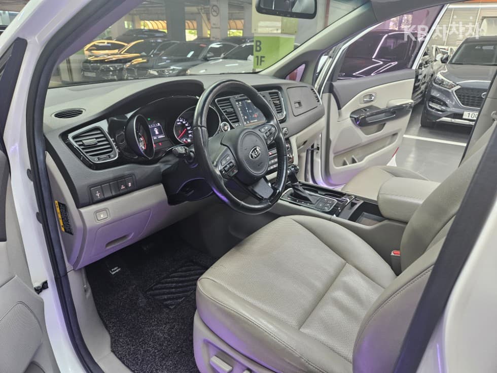 Kia All New Carnival9-seater 2.2 Diesel Prestige - 20