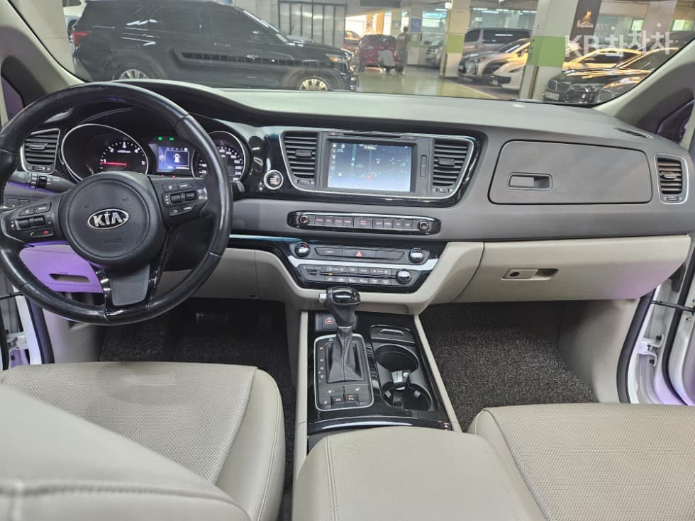 Kia All New Carnival9-seater 2.2 Diesel Prestige - 21