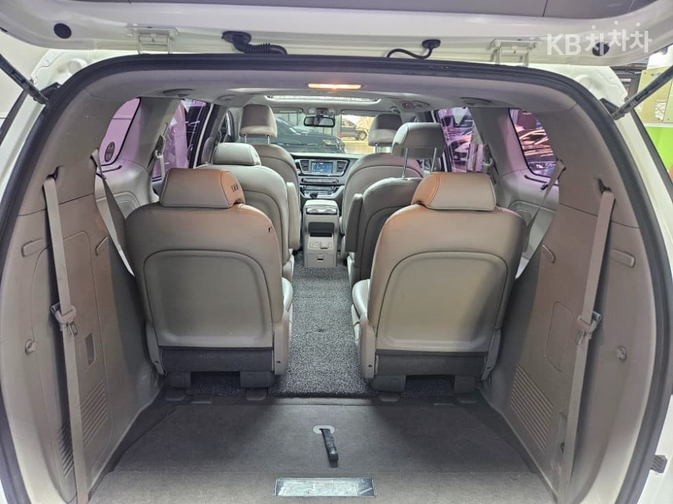 Kia All New Carnival9-seater 2.2 Diesel Prestige - 22