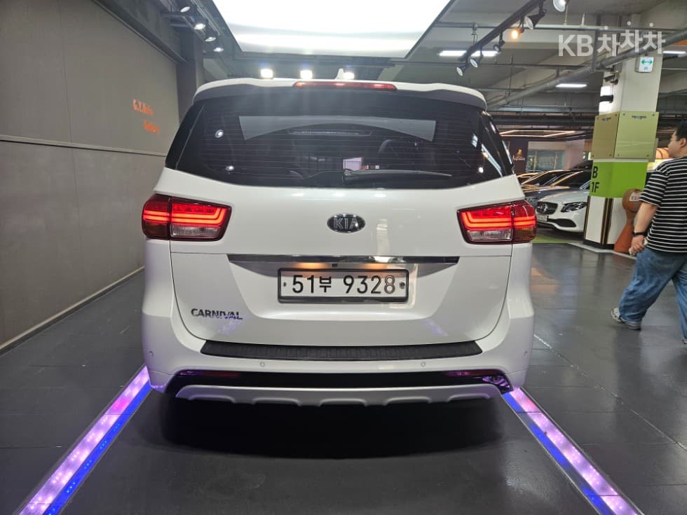 Kia All New Carnival9-seater 2.2 Diesel Prestige - 25