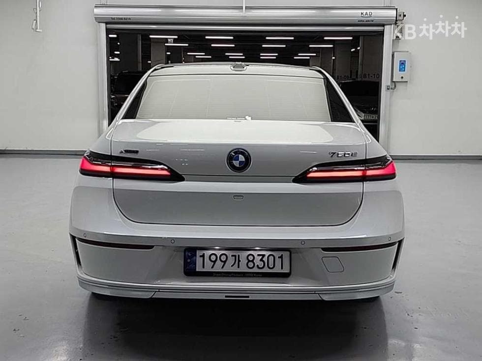 BMW 7시리즈(G70)750e xDrive DPE Executive - 3