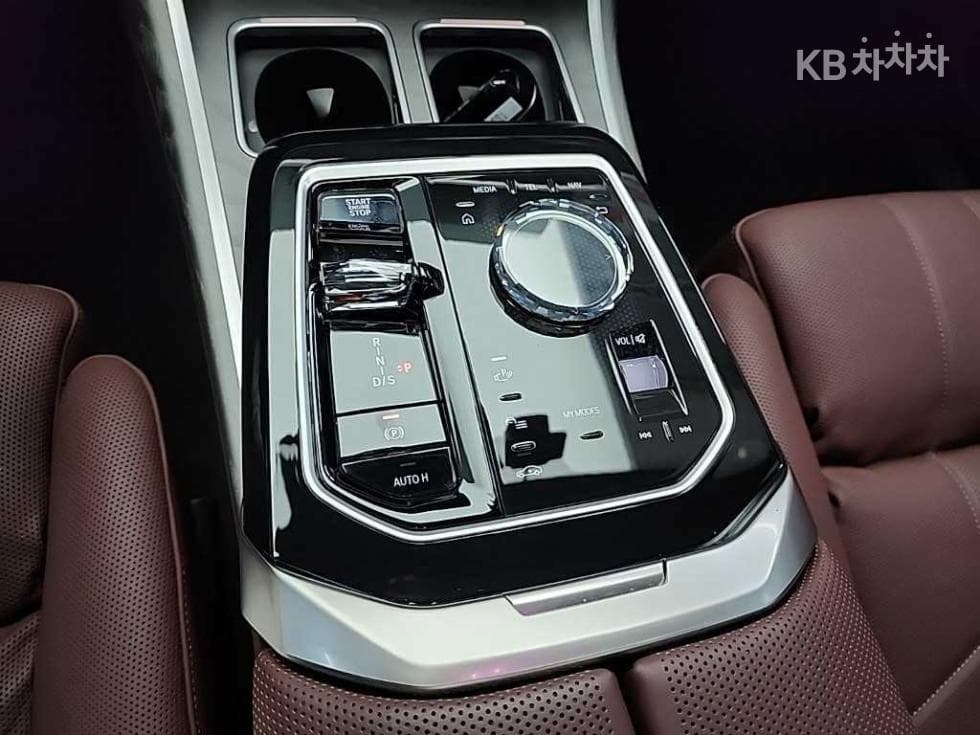 BMW 7시리즈(G70)750e xDrive DPE Executive - 8