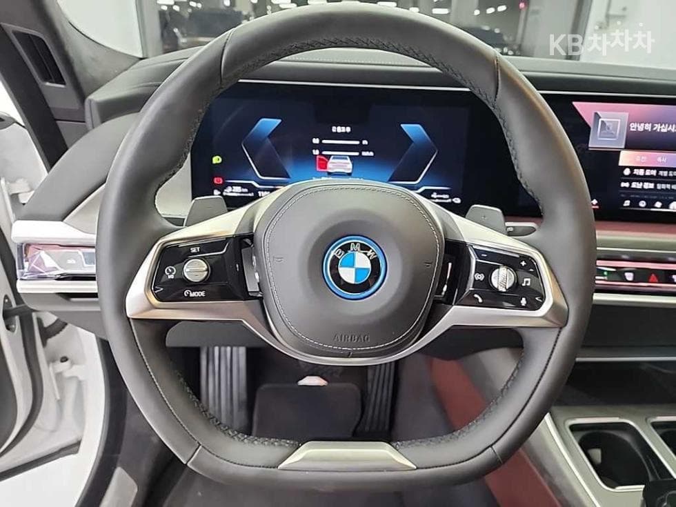 BMW 7시리즈(G70)750e xDrive DPE Executive - 9