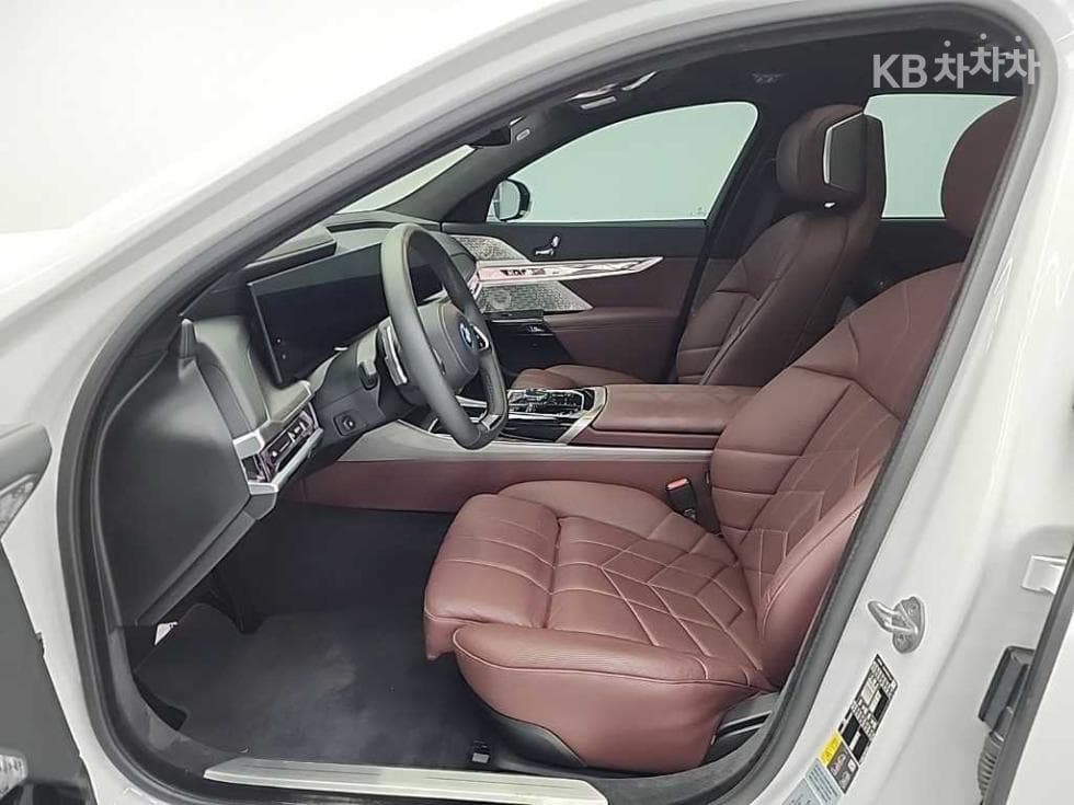 BMW 7시리즈(G70)750e xDrive DPE Executive - 11