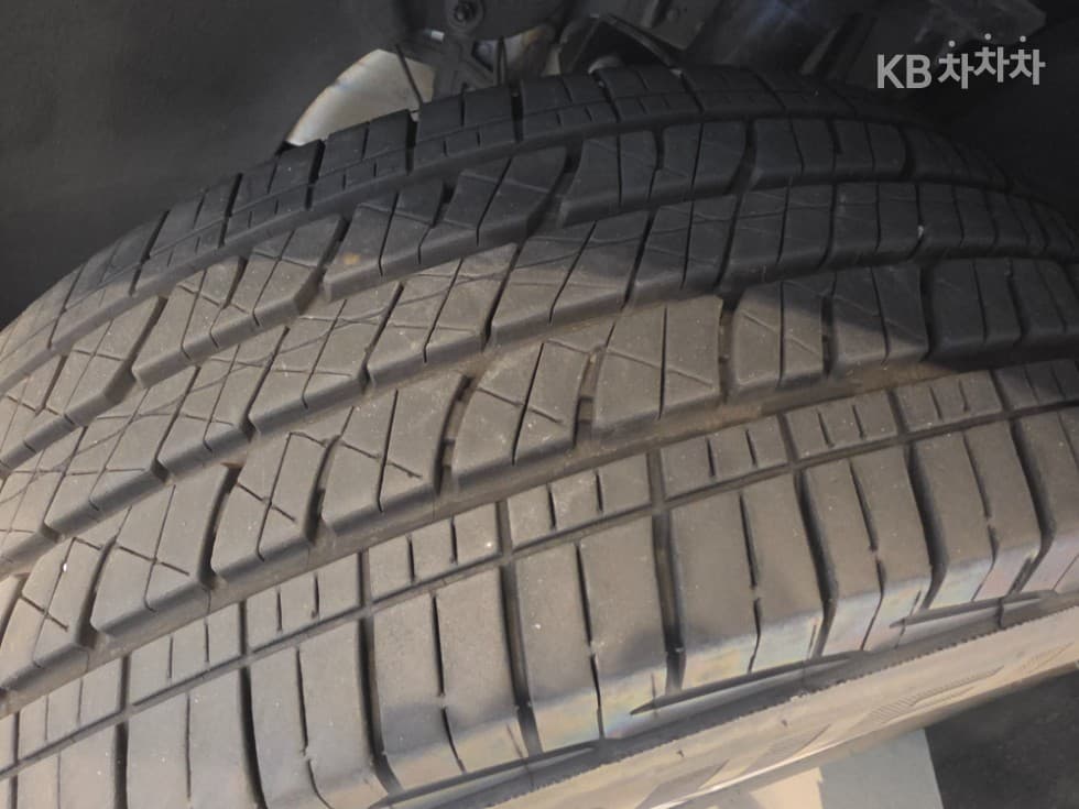 Дженезис GV70Бензин 2.5T 2WD - 26