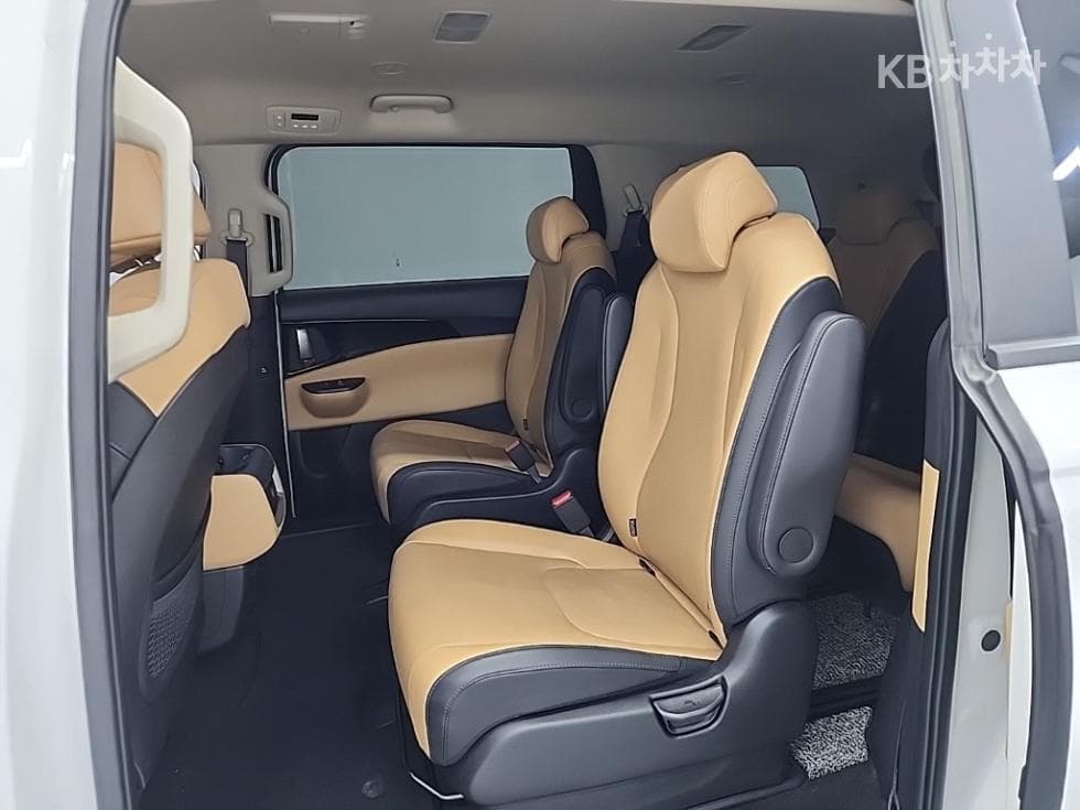 Kia Carnival 4th generationD2.2 9-seater Prestige - 12