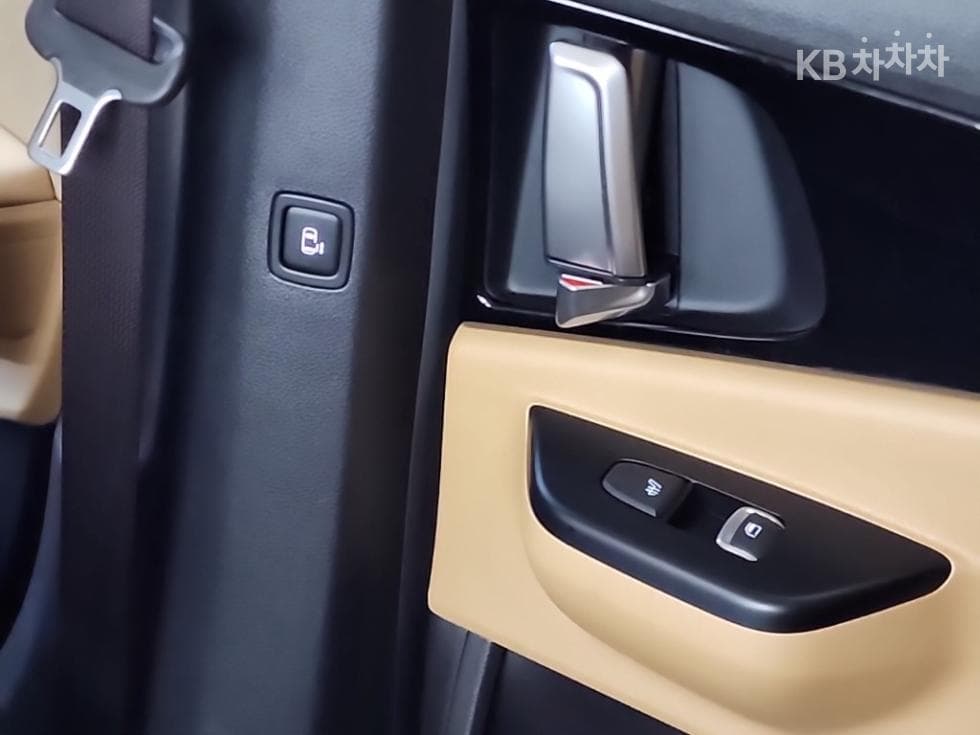 Kia Carnival 4th generationD2.2 9-seater Prestige - 13