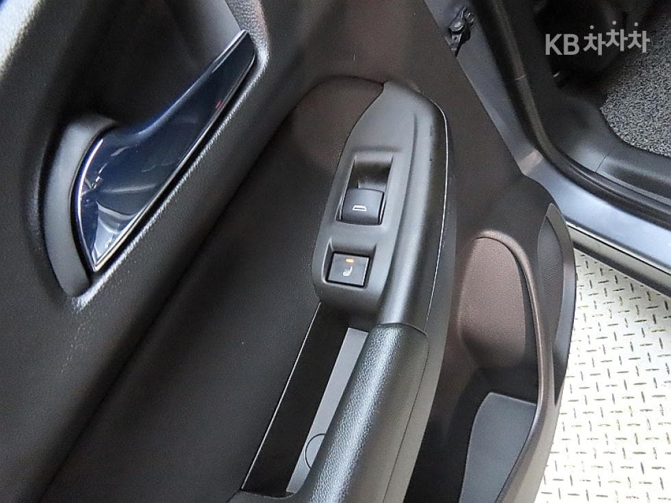 GM Korea Trailblazer1.35 Gasoline 2WD Premier - 18