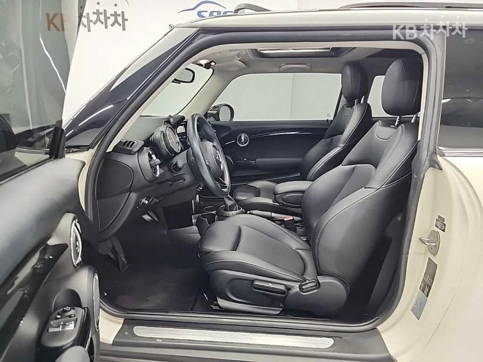 Mini Cooper 3도어D 1.5 하이트림 - 12