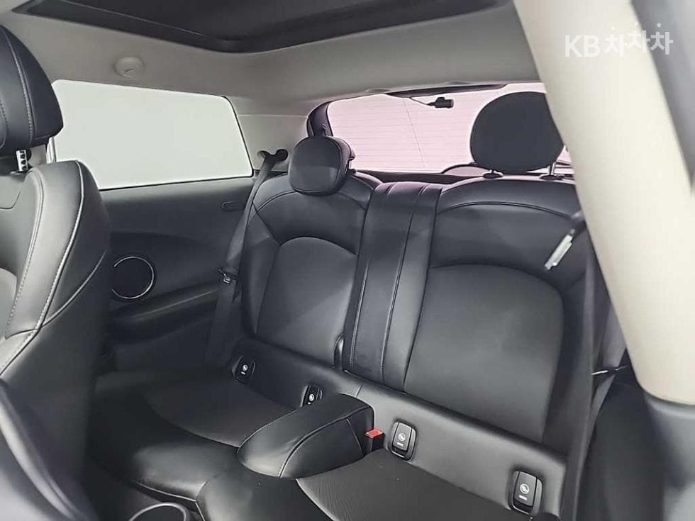 Mini Cooper 3도어D 1.5 하이트림 - 13
