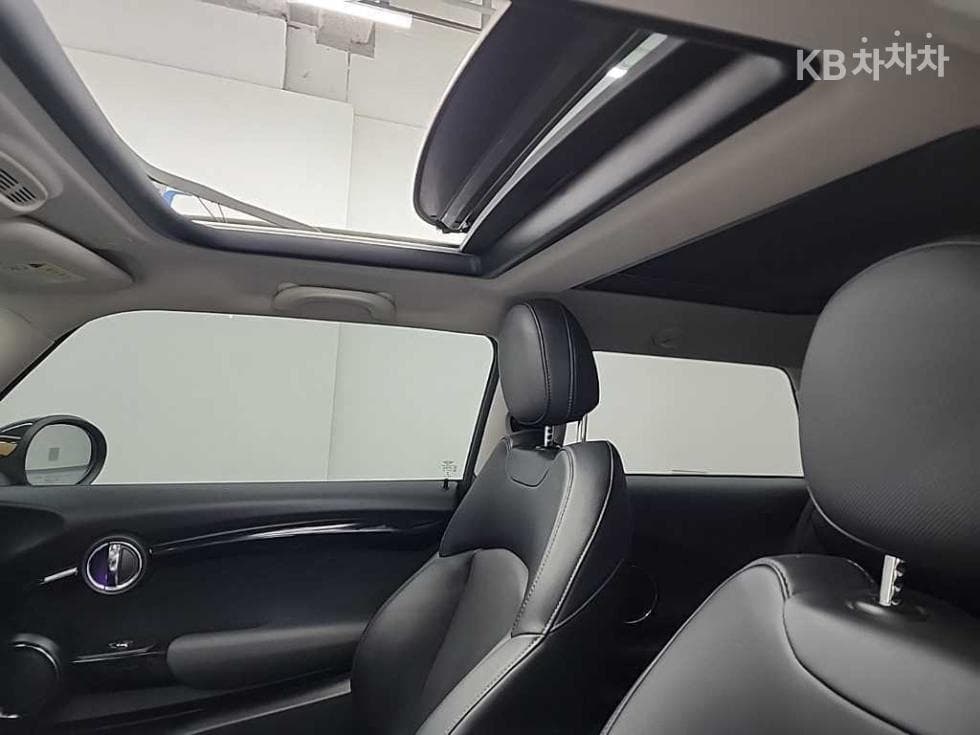Mini Cooper 3도어D 1.5 하이트림 - 14