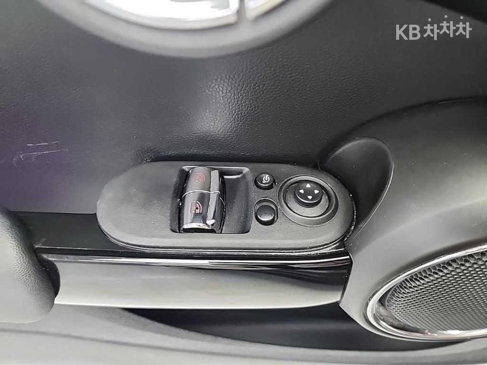 Mini Cooper 3도어D 1.5 하이트림 - 17