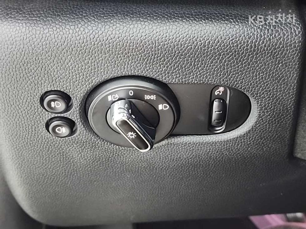 Mini Cooper 3도어D 1.5 하이트림 - 18