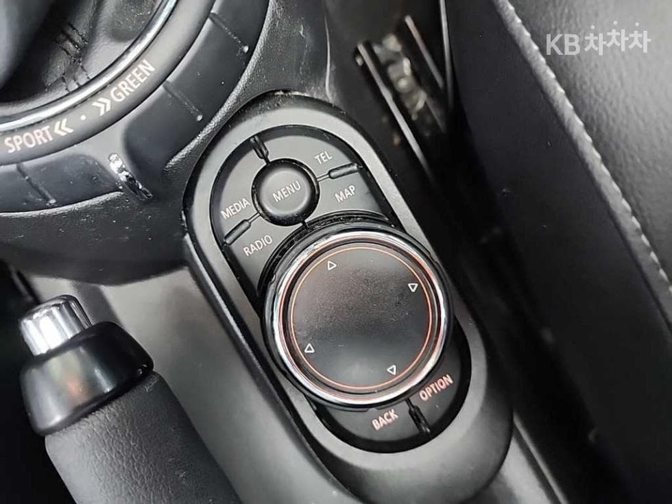 Mini Cooper 3도어D 1.5 하이트림 - 19