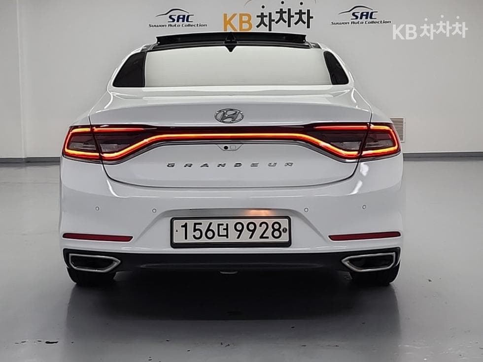 Hyundai Grandeur (Azera)IGRental car 3.0 LPi Modern Standard - 3