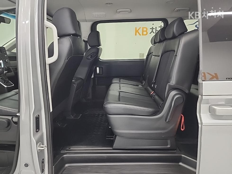 Хюндай Staria2.2 Турер 9 AWD Modern - 12