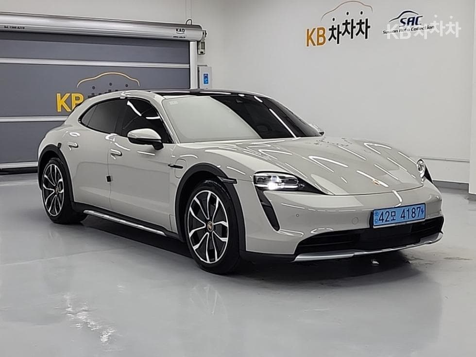 Porsche Taycan Cross Turismo4S - 4