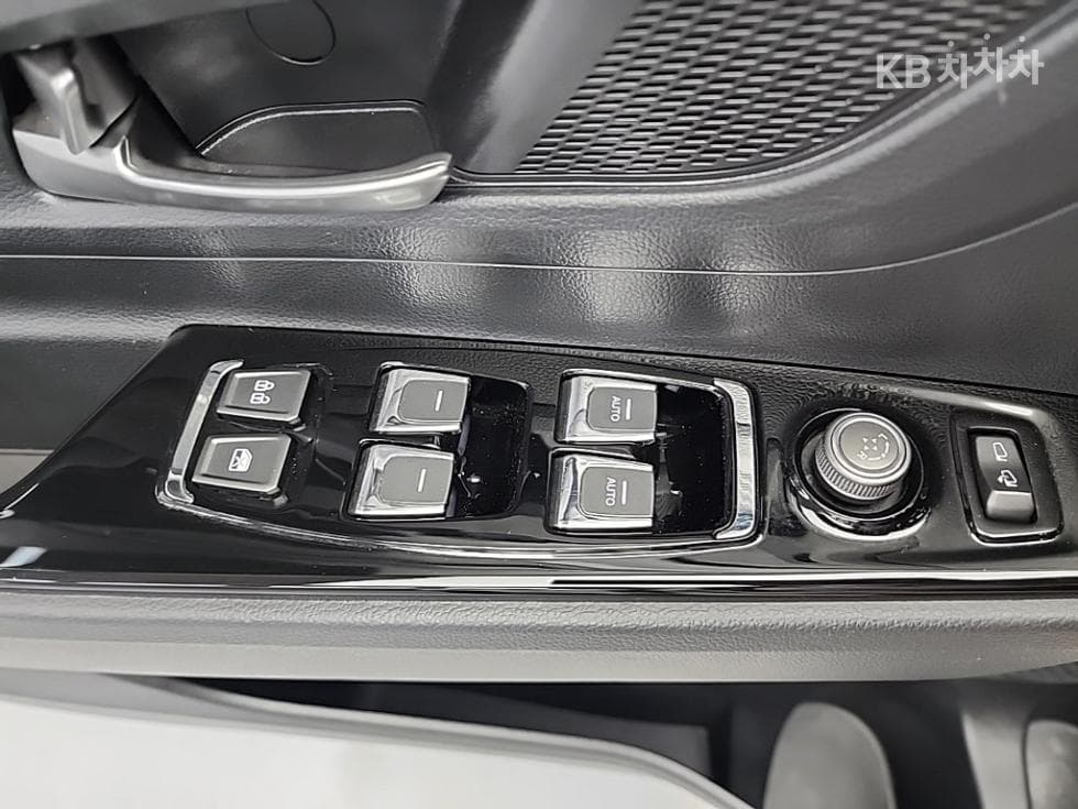КейДжи Мобилити 뷰티플 코란도1.5 GDi Turbo 2WD C5 Plus - 16