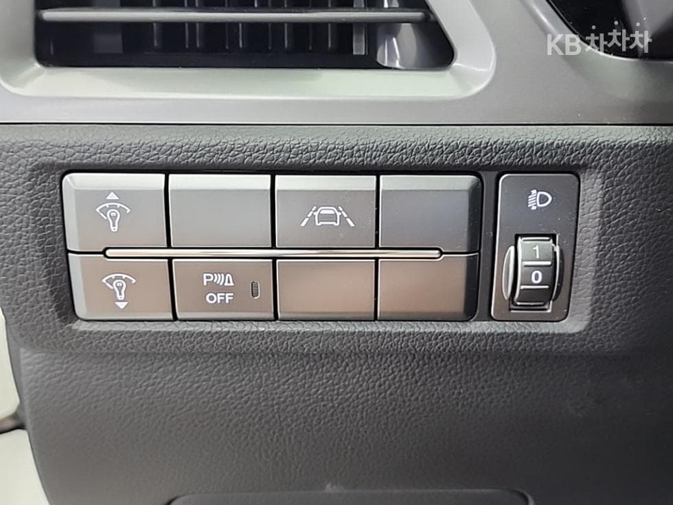 КейДжи Мобилити 뷰티플 코란도1.5 GDi Turbo 2WD C5 Plus - 17