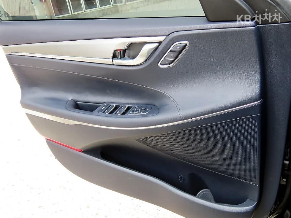 Hyundai The New (facelift) Grandeur (Azera)3.3 Exclusive - 11