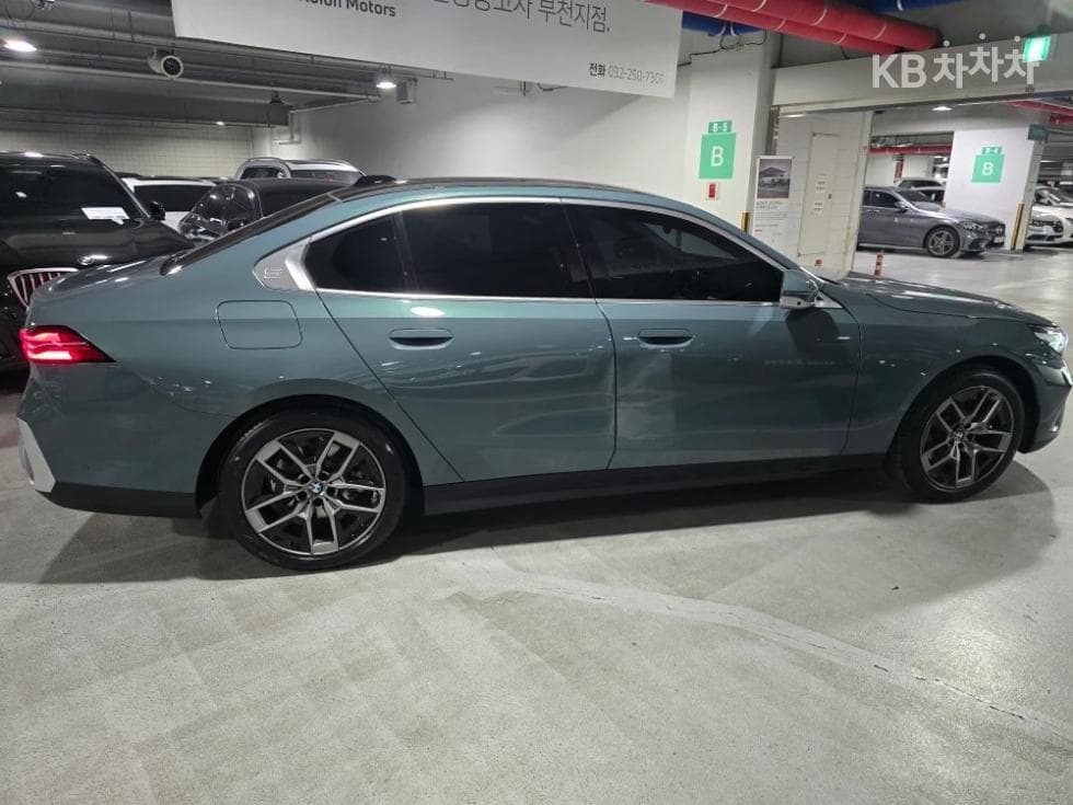 BMW New5 Series(G60)520i Standard - 12