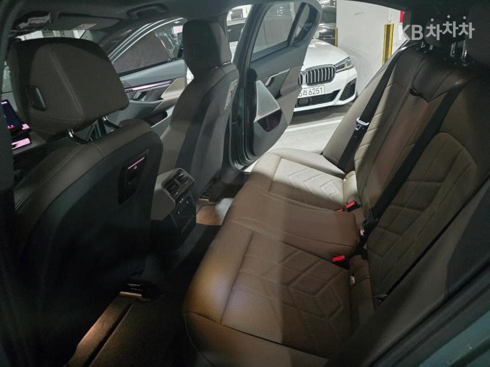 BMW New5 Series(G60)520i Standard - 19
