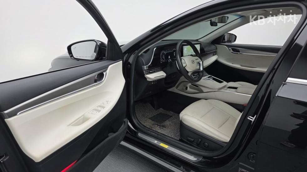 Хюндай The New (фейслифт) Grandeur (Azera)2.5 Le Blanc - 12